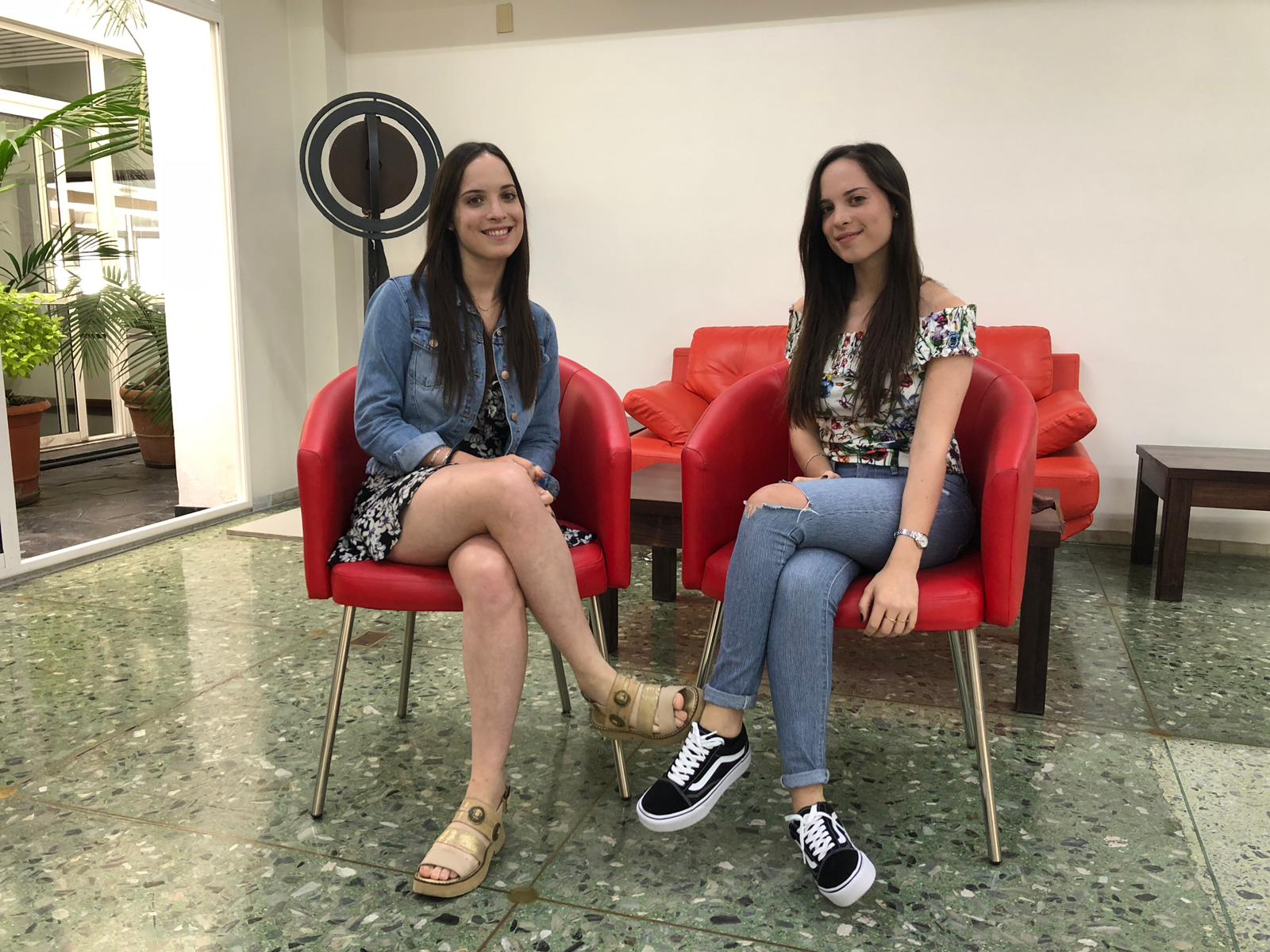 Agustina y Micaela Gallo