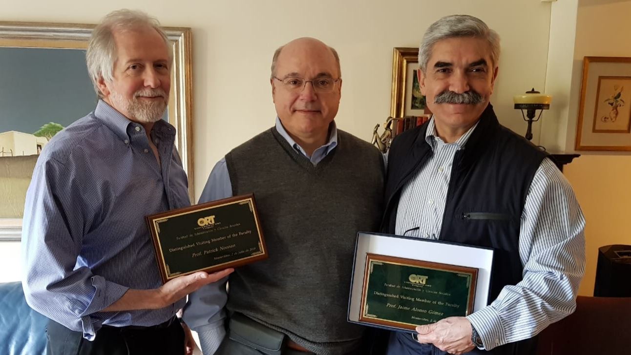 Los profesores Jaime Alonso Gómez y Patrick Noonan recibieron el 4 de julio de 2019 el reconocimiento como Distinguished Visiting Member of the Faculty 