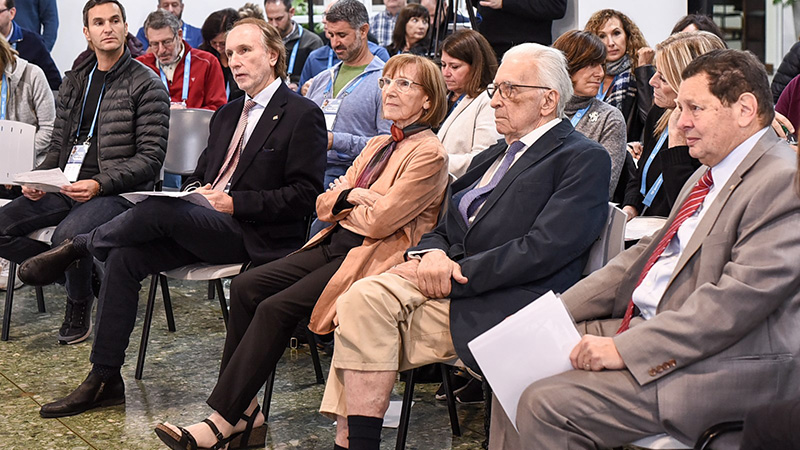 *El Dr. Grünberg brindó una presentación institucional*