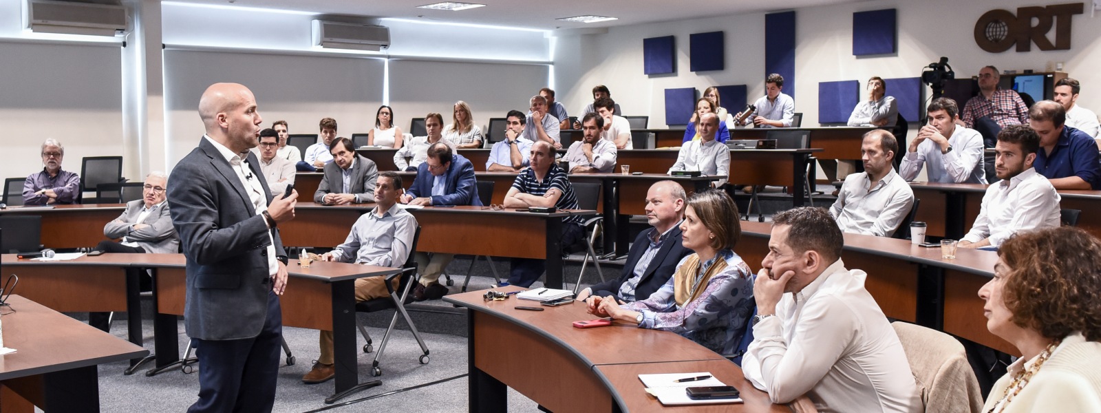 Conferencia del Ciclo de Charlas de Management y Negocios